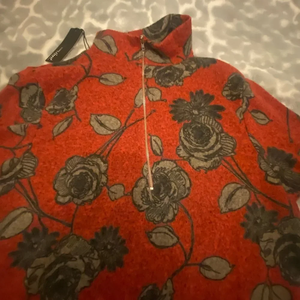 New cutout neck long sweater by Young at Heart size med. Great with leggings - Picture 5 of 5